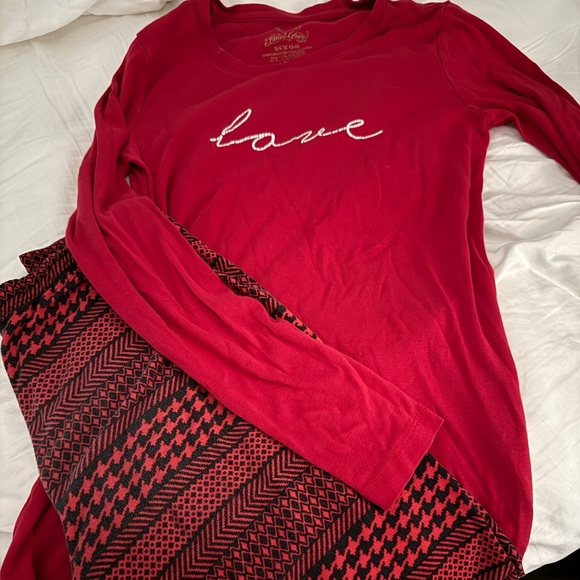 Faded Glory Red Graphic Long Sleeve and No Boundaries printed leggings. - Picture 1 of 9
